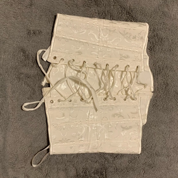 White lace up corset, size small - Picture 3 of 4